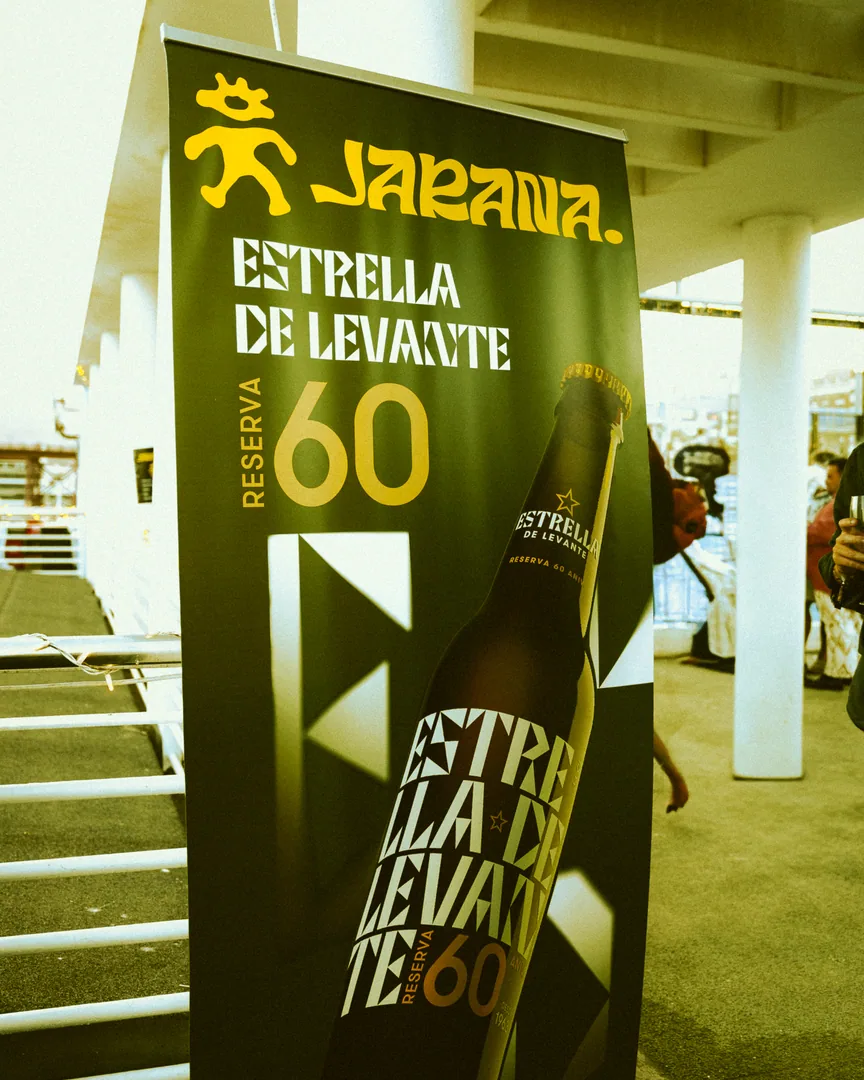Cartel de Estrella de Levante con el logo de JARANA en El Candelero.